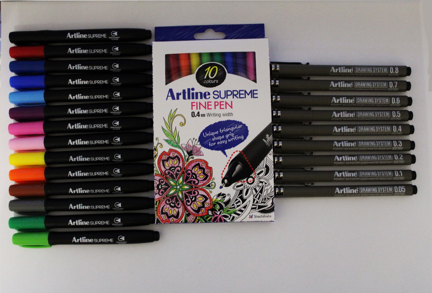 Artline Supreme + 9'lu Drawing Kalem Seti (14 Renk Markör + 9'lu Drawing + 10 Renk 0.4mm Kalem)
