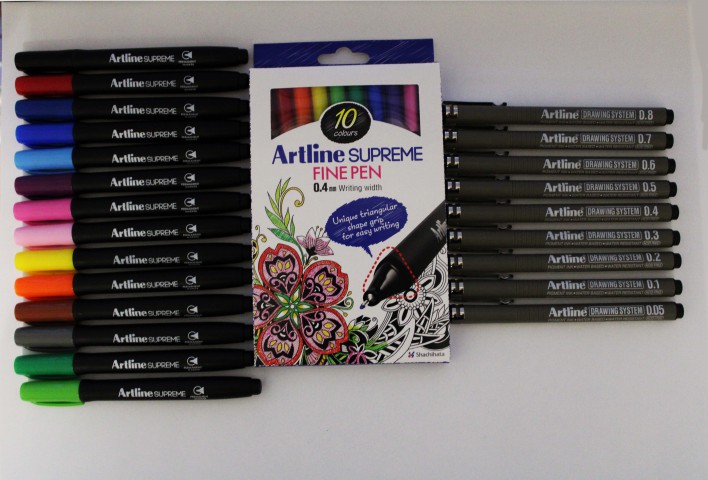 Artline Supreme + 9'lu Drawing Kalem Seti (14 Renk Markör + 9'lu Drawing + 10 Renk 0.4mm Kalem)